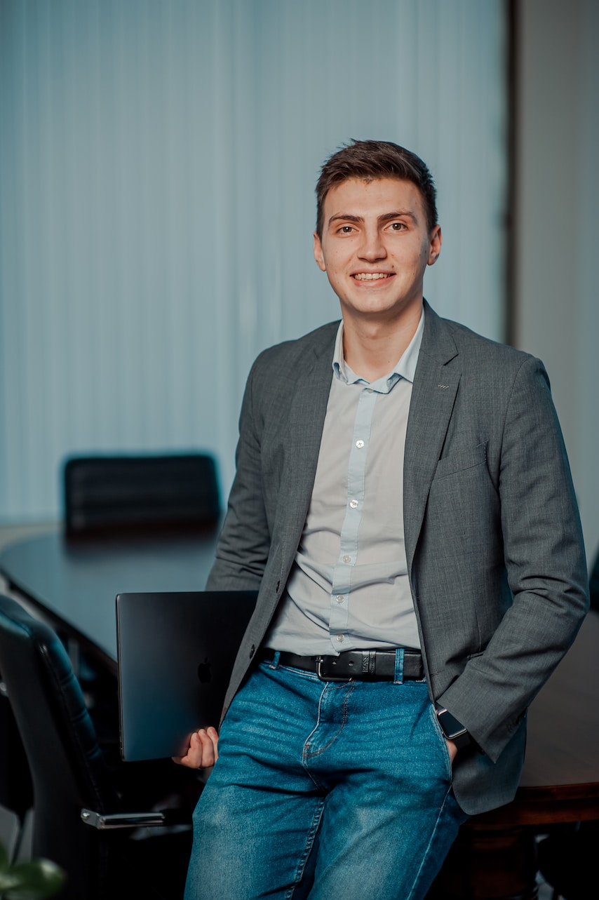 A professional from the Comptaways team